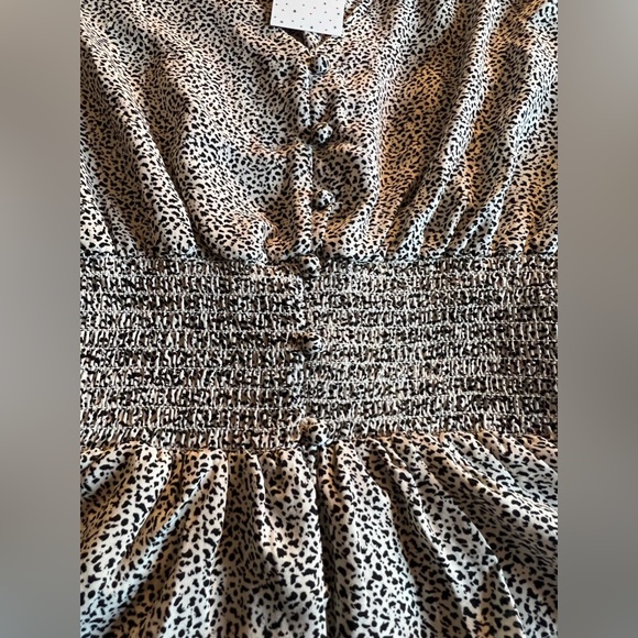 NWT Sienna Sky quarter sleeve blouse. Women’s size small. Ruched sleeves - Picture 4 of 9